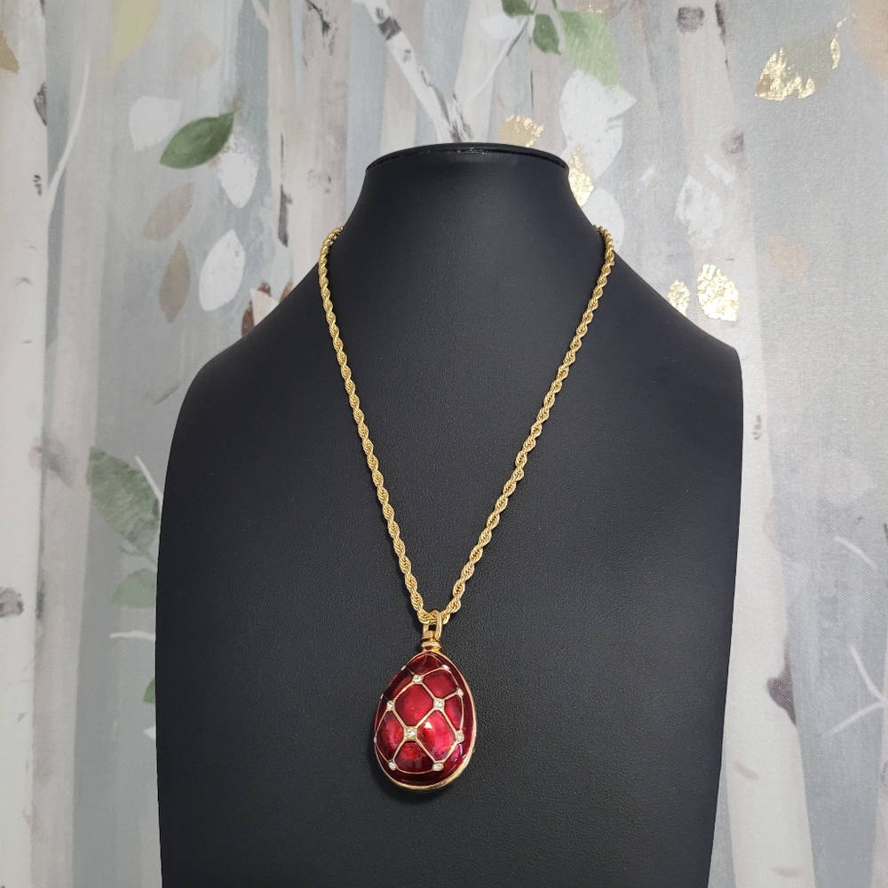 Egg Pendant Red & Gold Enameled Trellis  With Crystals On Gold-tone Rope Chain - Picture 2 of 16